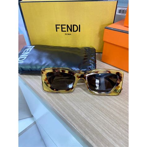 แว่นตา fendi